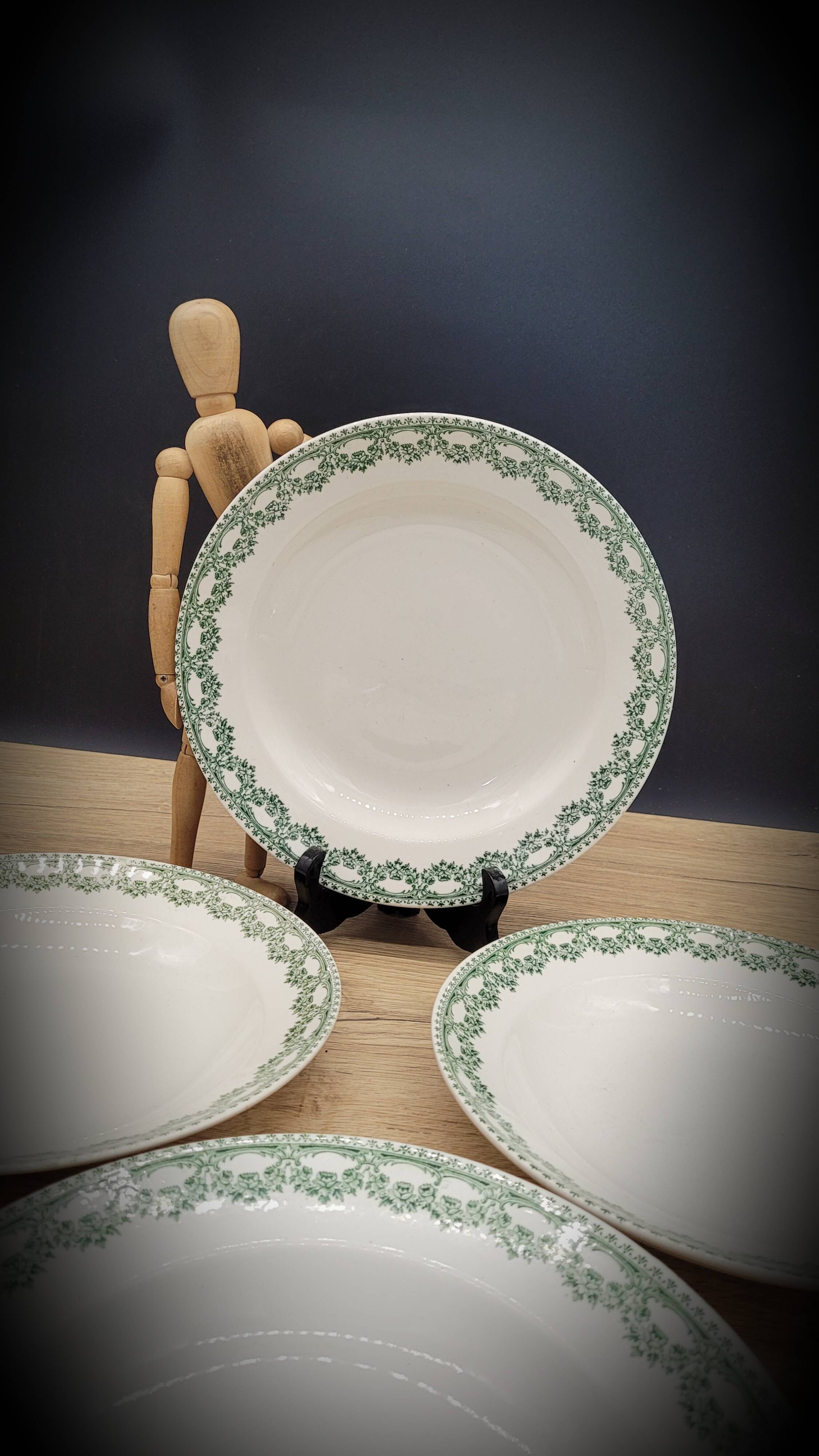 Set of 6 Carlotta Boch plates