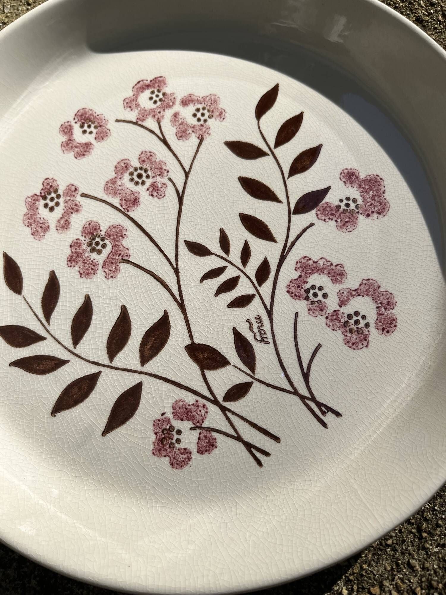 2 large vintage plates 24 cm flower pattern manufacture May