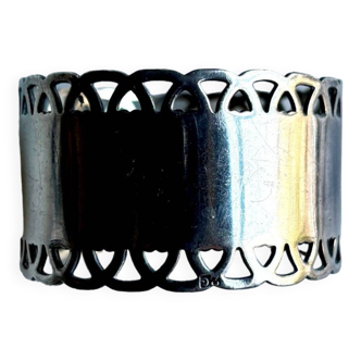 Openwork napkin ring in silver metal