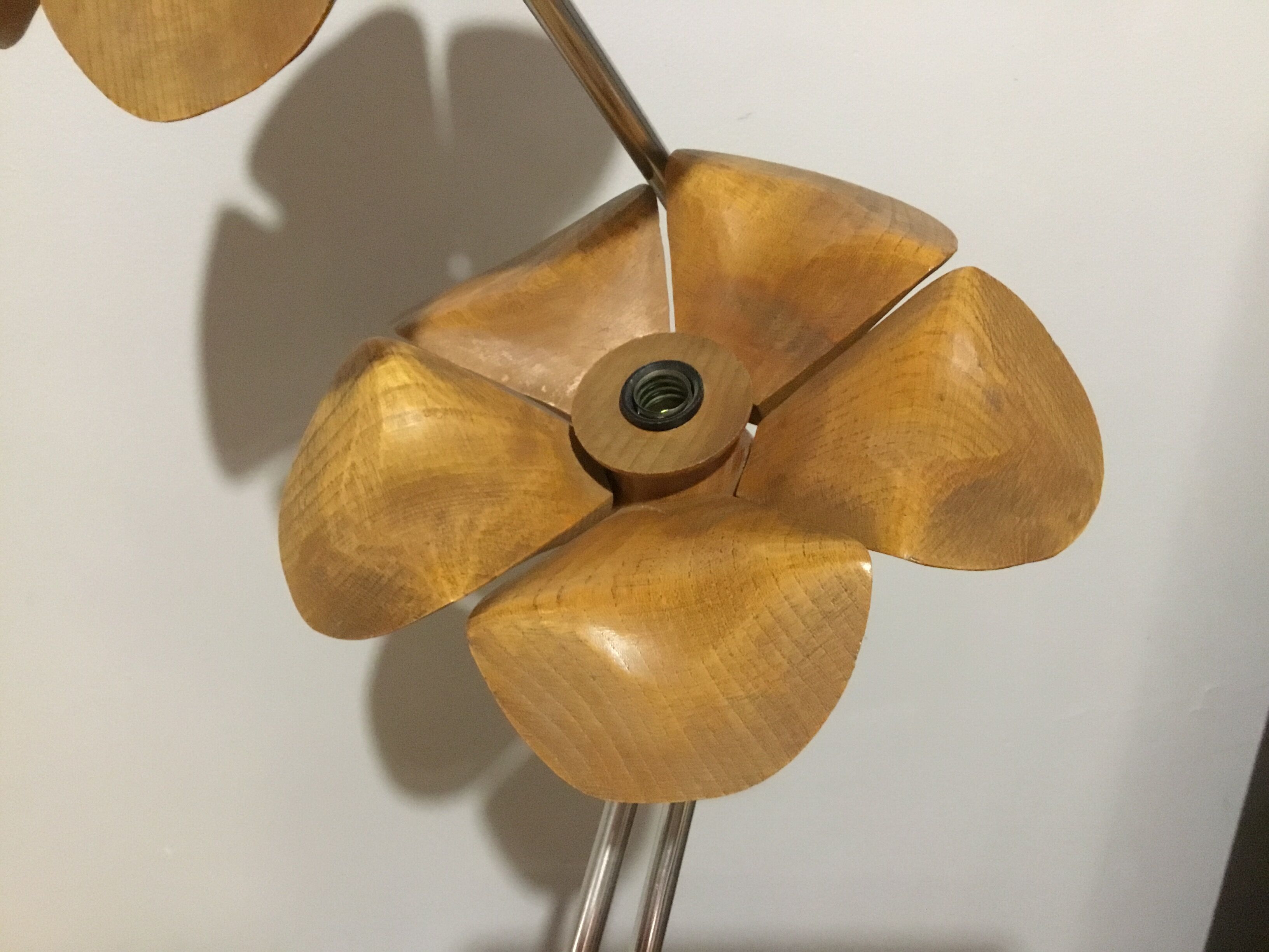 Wooden flower lamp