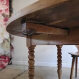 Round table with solid wood leaves