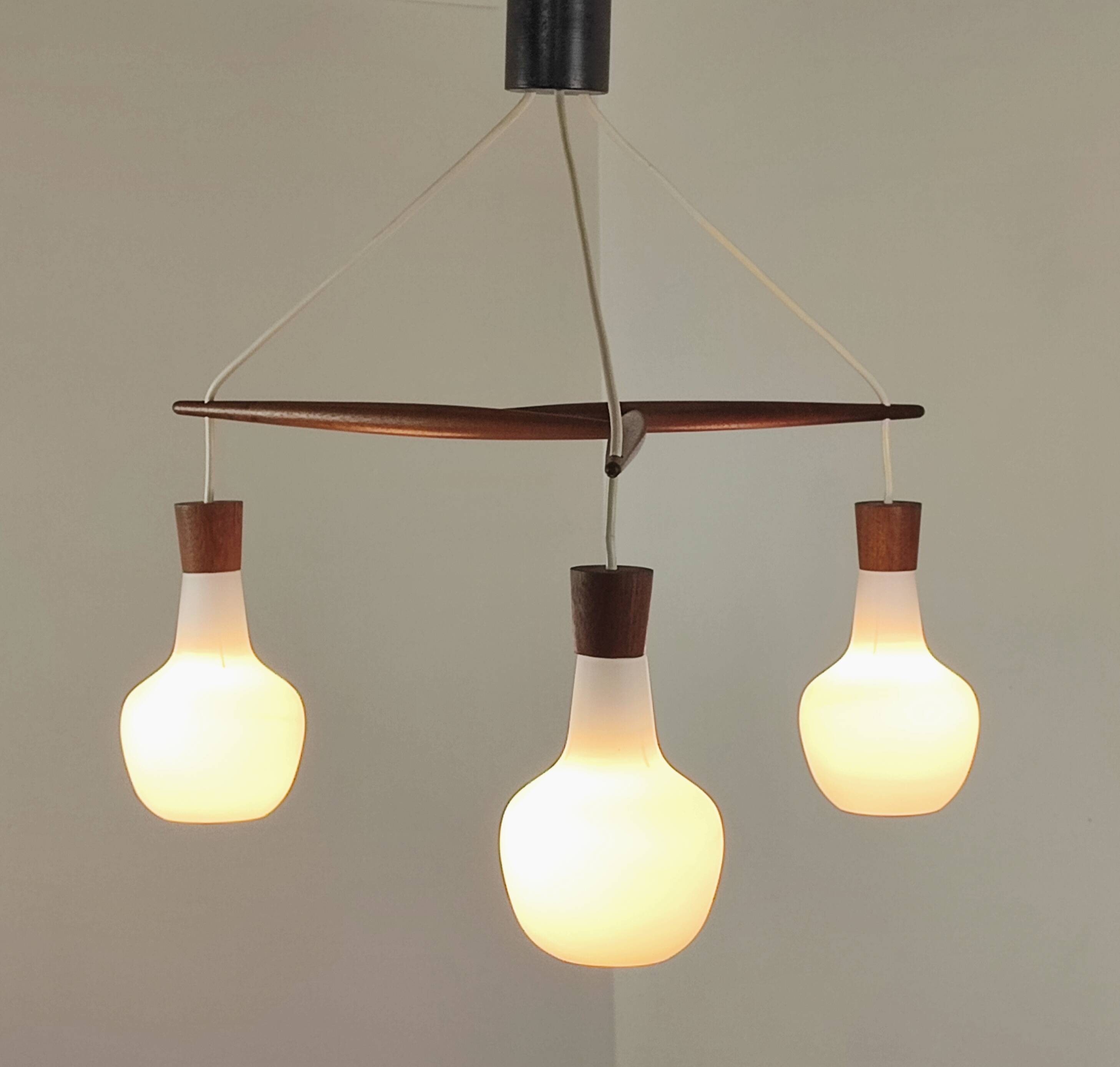 Suspension teck et opaline Rispal