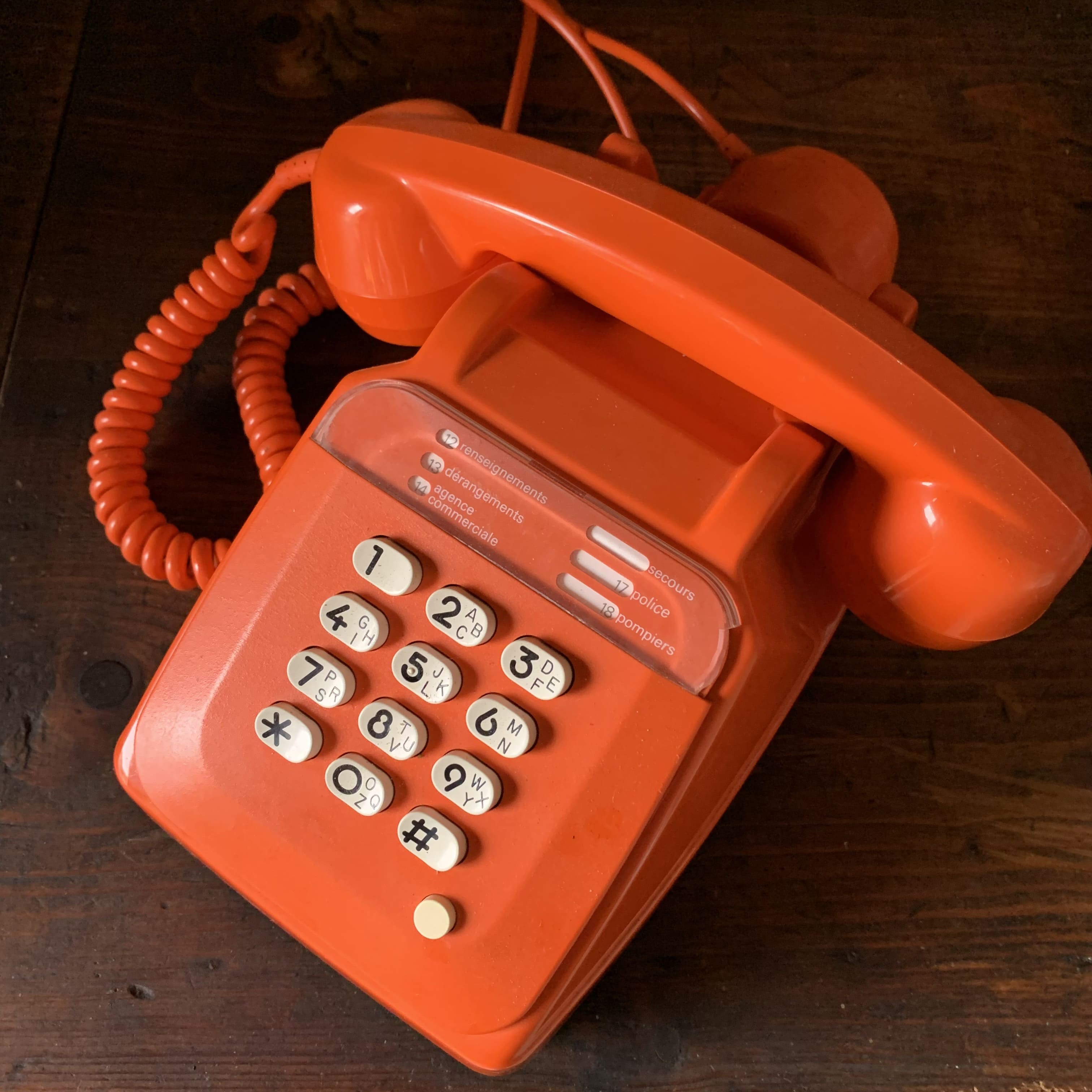 Téléphone vintage orange à touches socotel 1980's Selency