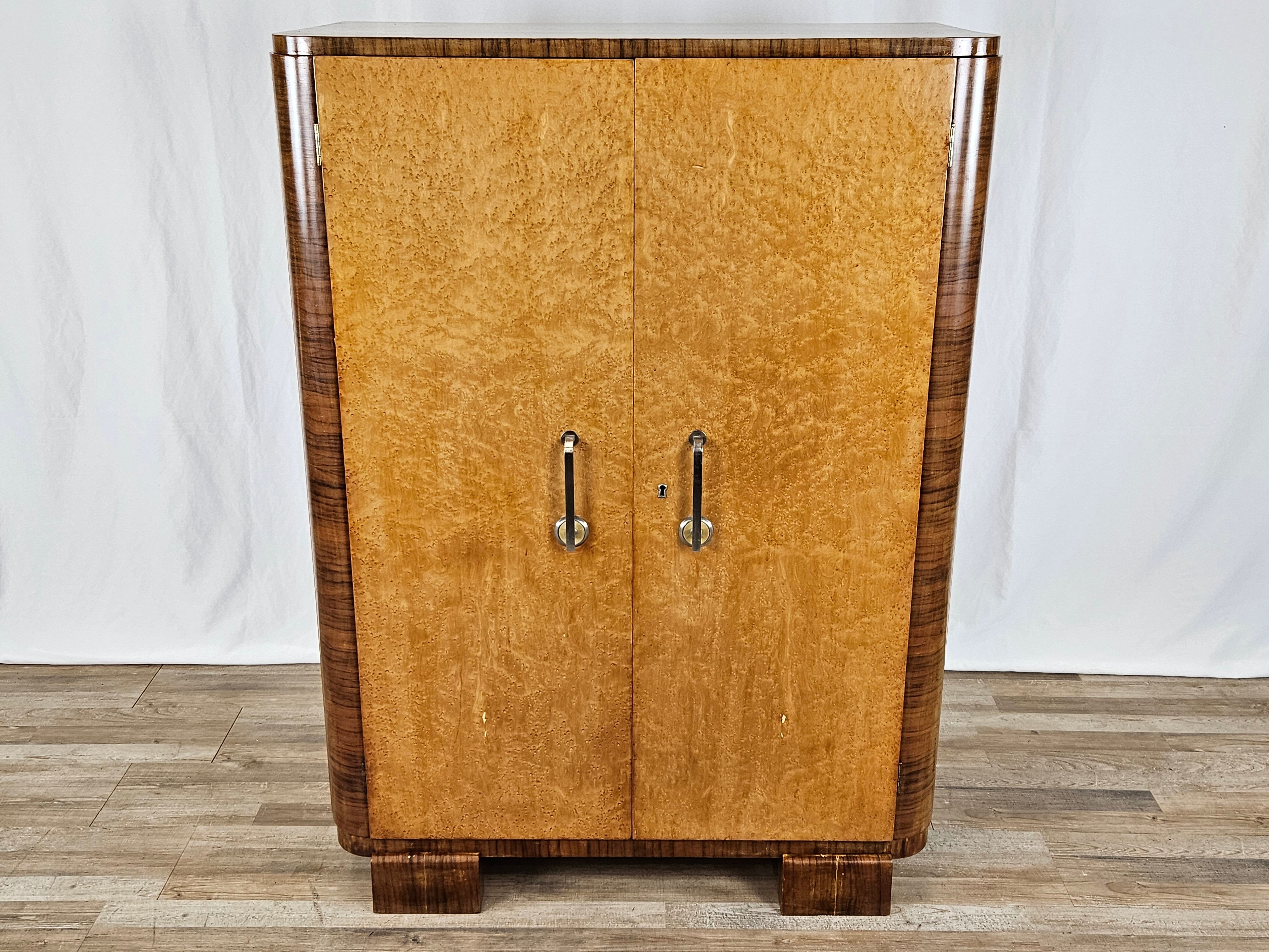 Art decò sideboard in thuja and walnut