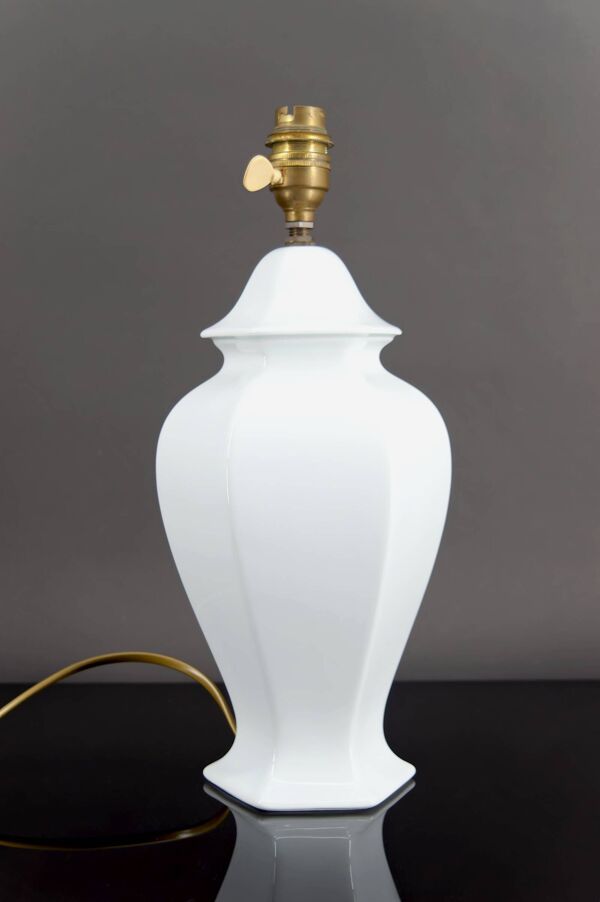 Lampe en porcelaine blanche, France, circa 1950-1960