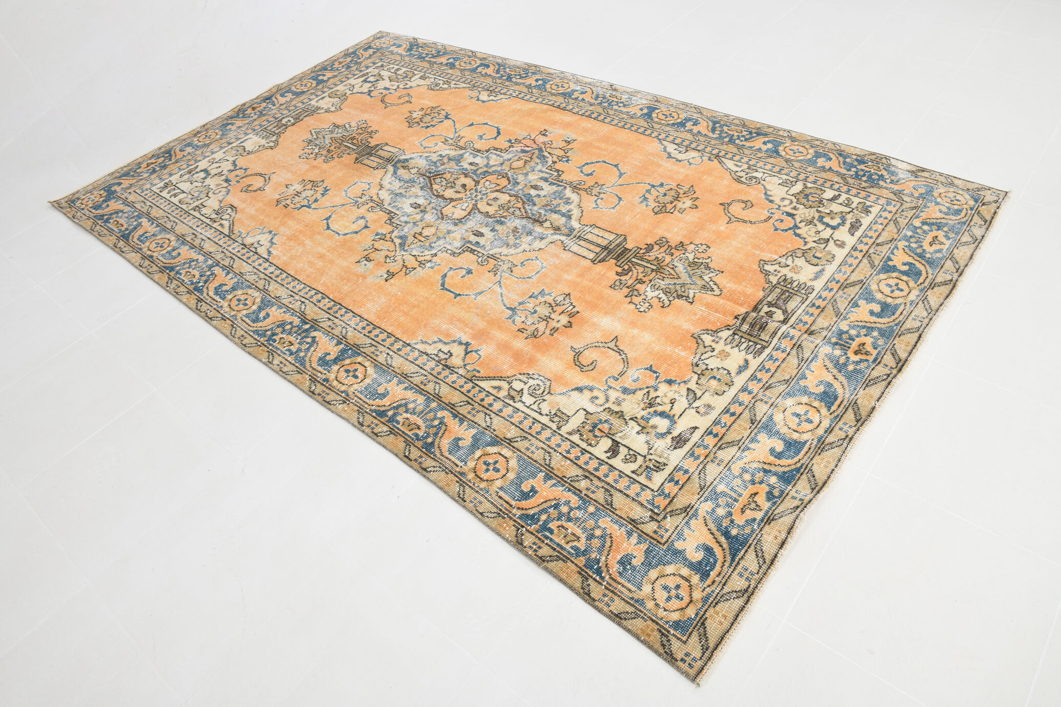 6x9 Antique Turkish Vintage Rug, 180x285Cm