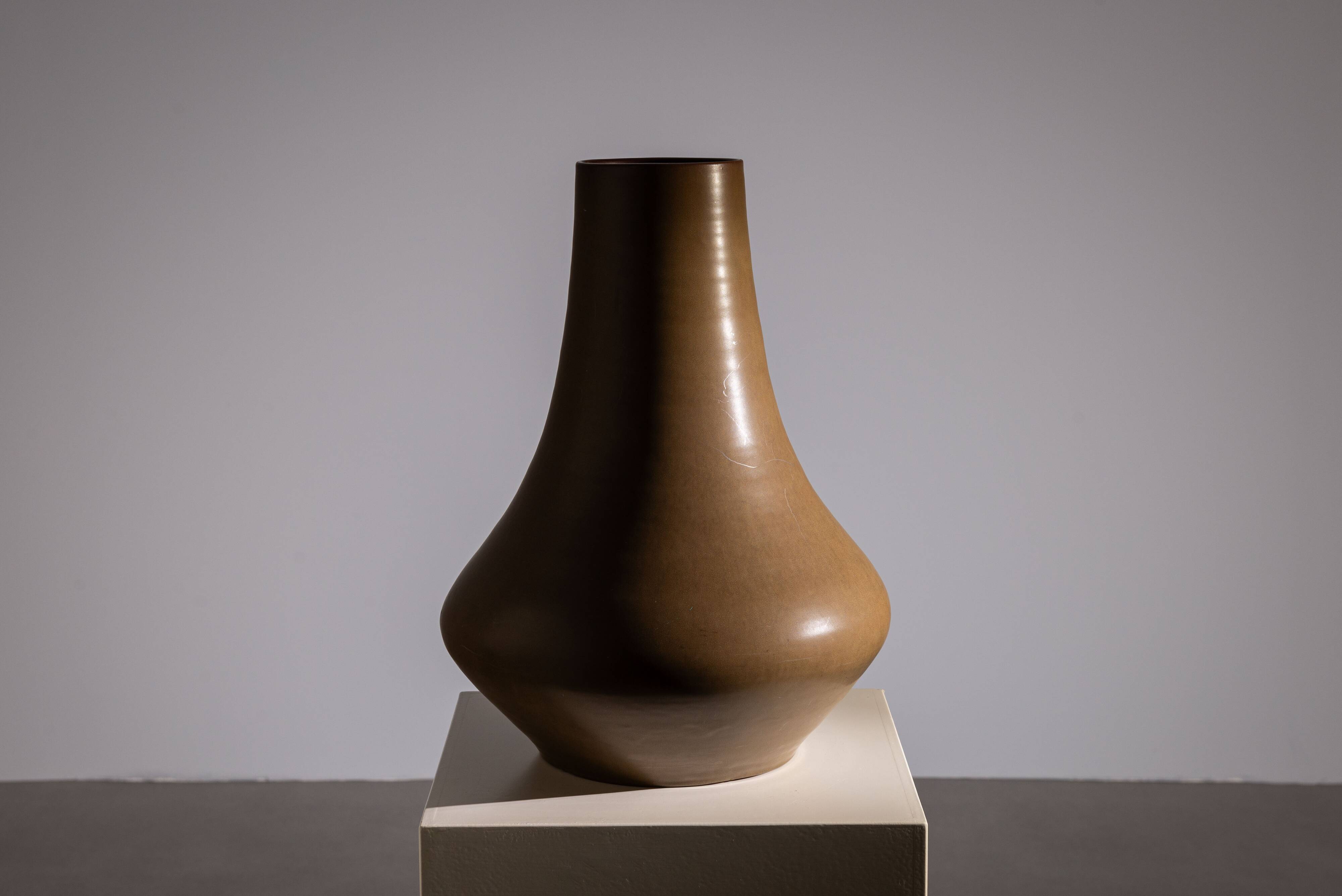 Minimalist curved stoneware vase in matte sand finish