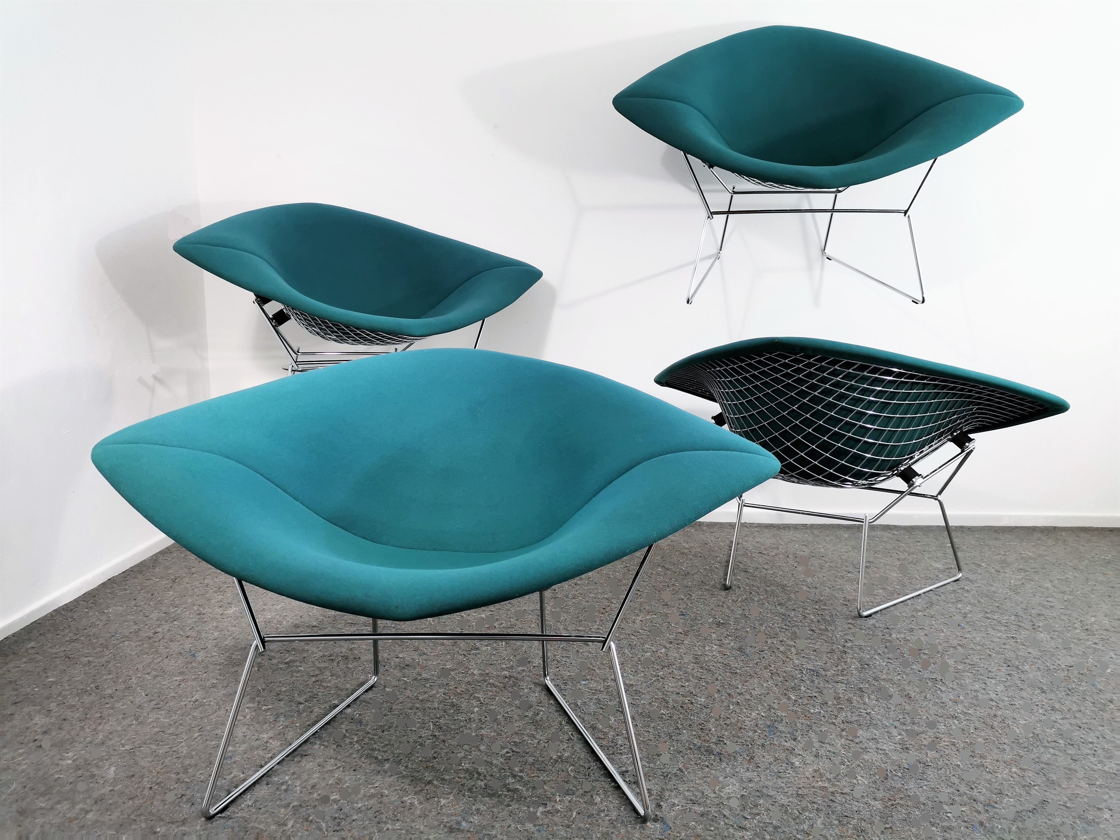 Diamond lounge armchairs by Harry Bertoia for Knoll
