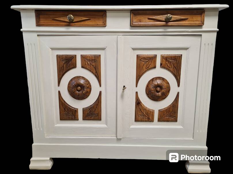 Old sideboard with 2 doors, lower St Hubert