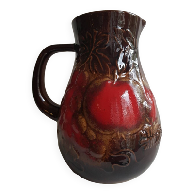 Vase cruche en céramique marron numéroté d'Allemagne de l'Ouest à décor de fruits rouges.