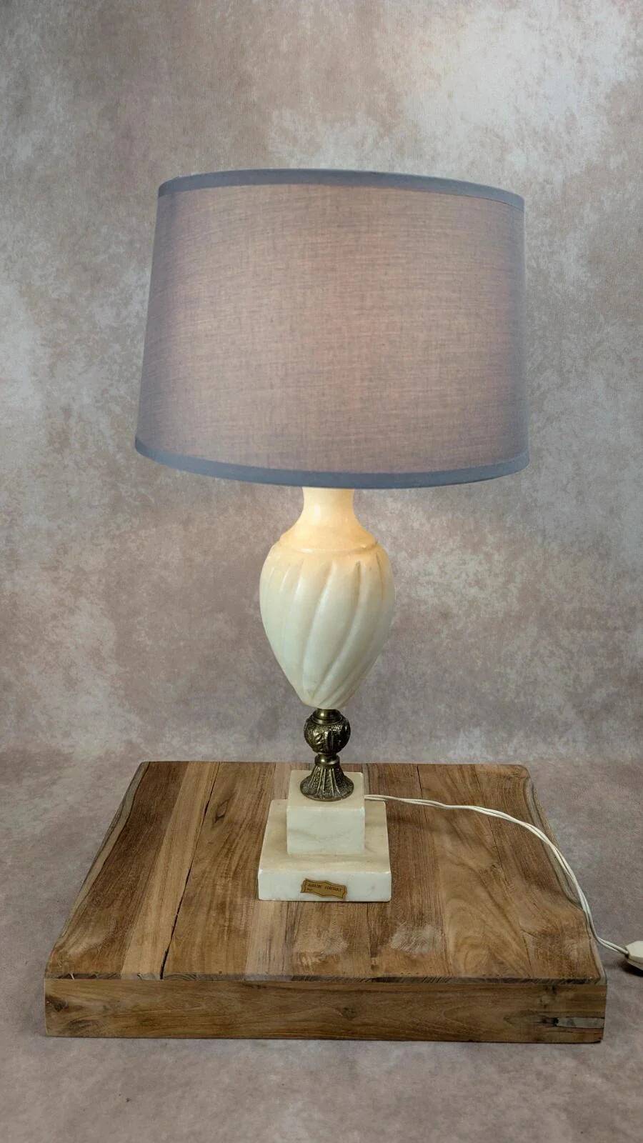 Lampe ancienne en albâtre véritable