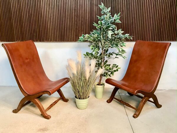 Ensemble de 2 fauteuils à dossier haut en cuir espagnol par Pierre Lottier, années 1950.