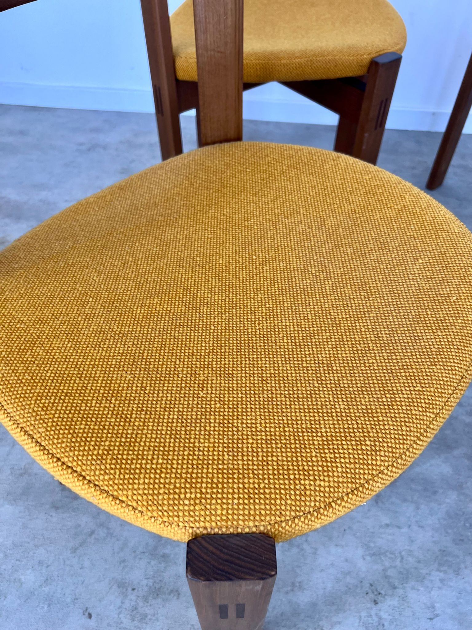Set of 4 Scandinavian style chairs Girsberger 70s vintage solid wood