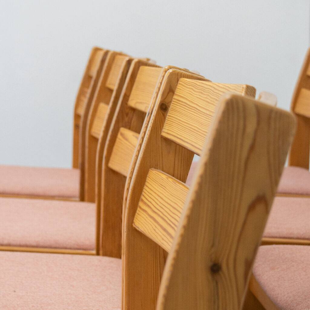 Ensemble de 8 chaises de salle à manger en acier de Korup des années 1960.