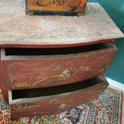 French XIX jumping chest of drawers in Chinese lacquer ox and golden blood