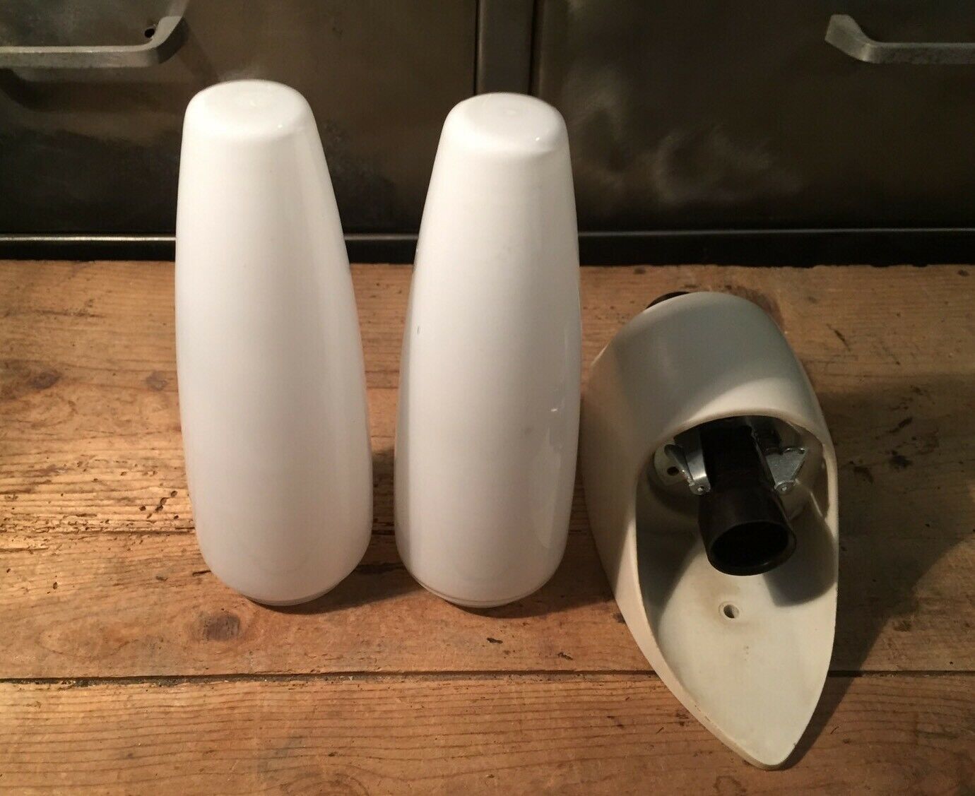 Shell wall lamp in white opaline BO Niko Belgium 1960s