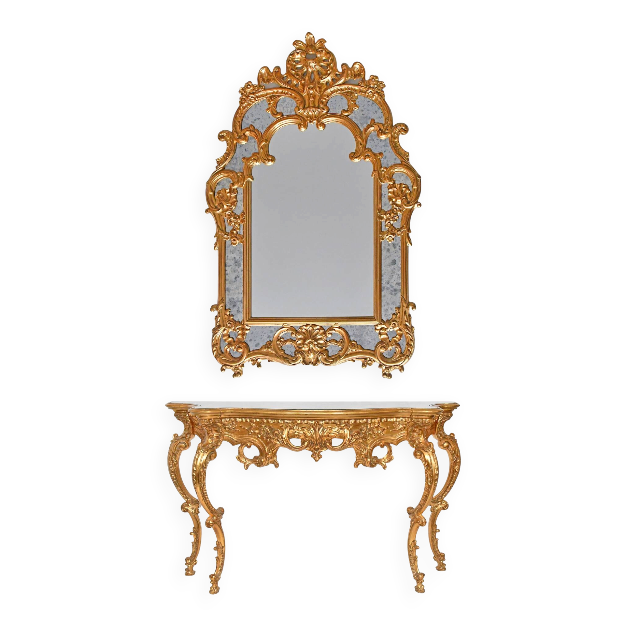 Console with a gilded wooden mirror.