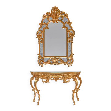 Console with a gilded wooden mirror.