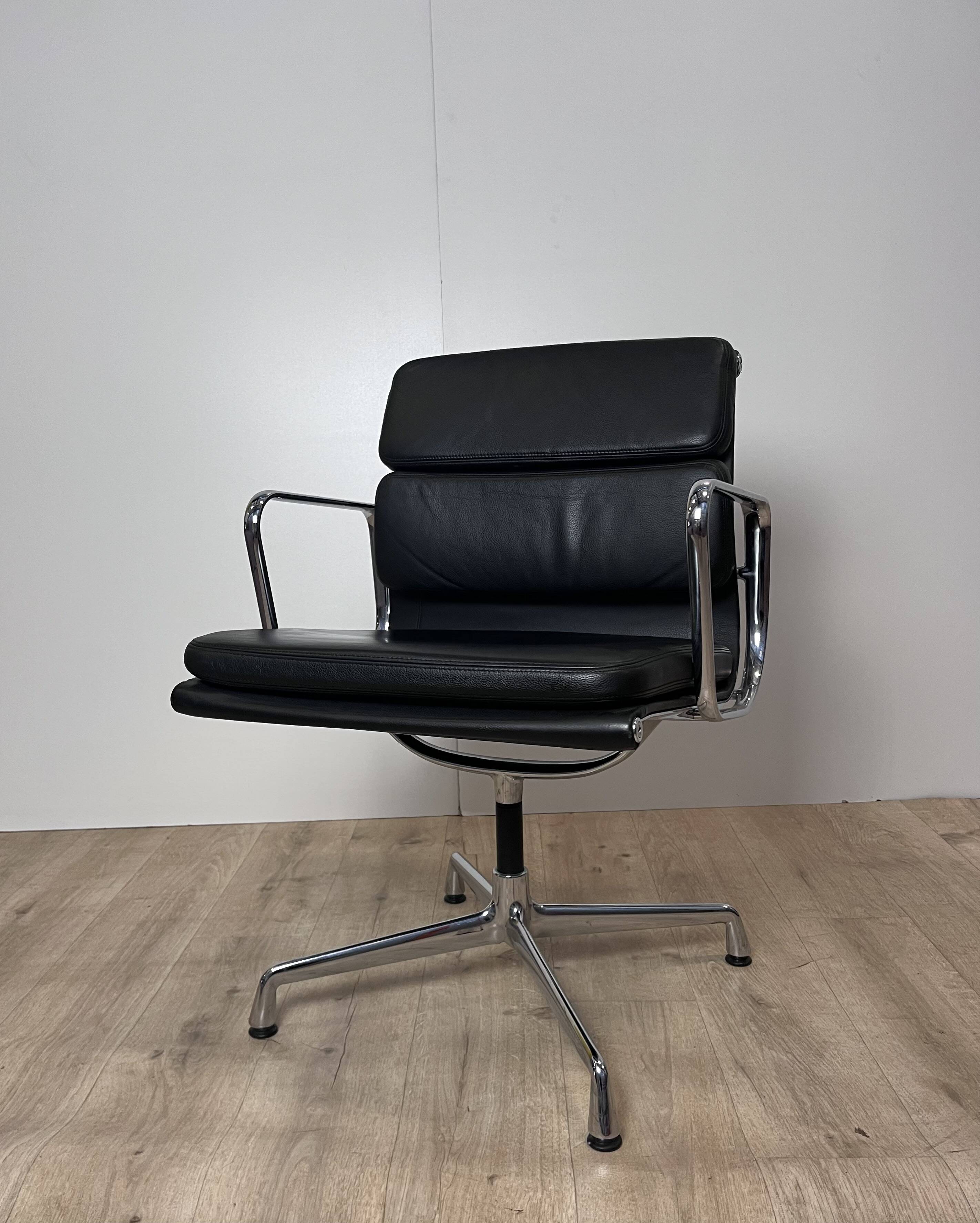 Armchair / Conference Chair By Charles & Ray Eames / Used