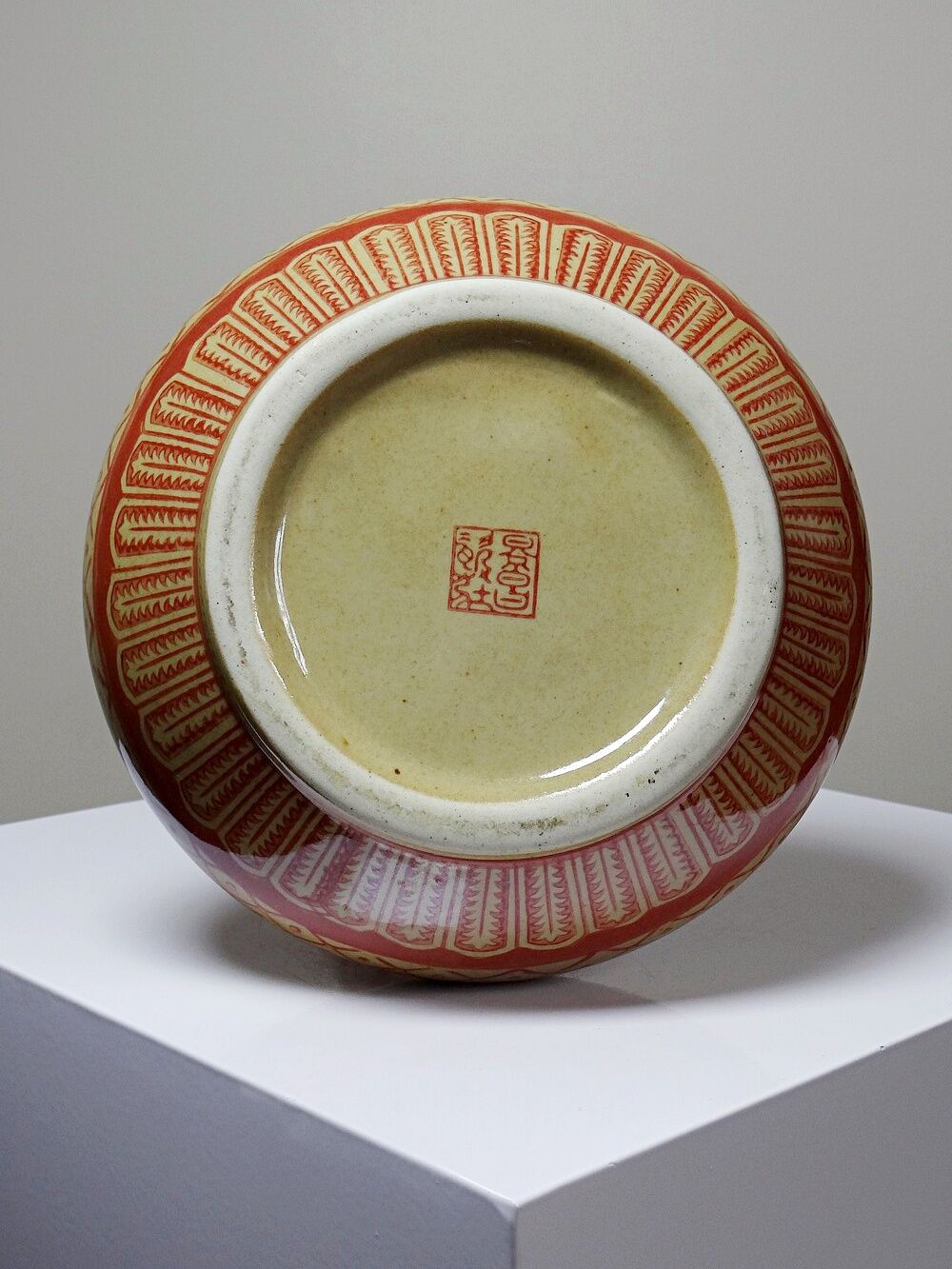 Vase Chinois XXe céramique peinte main teinte inhabituelle rouge