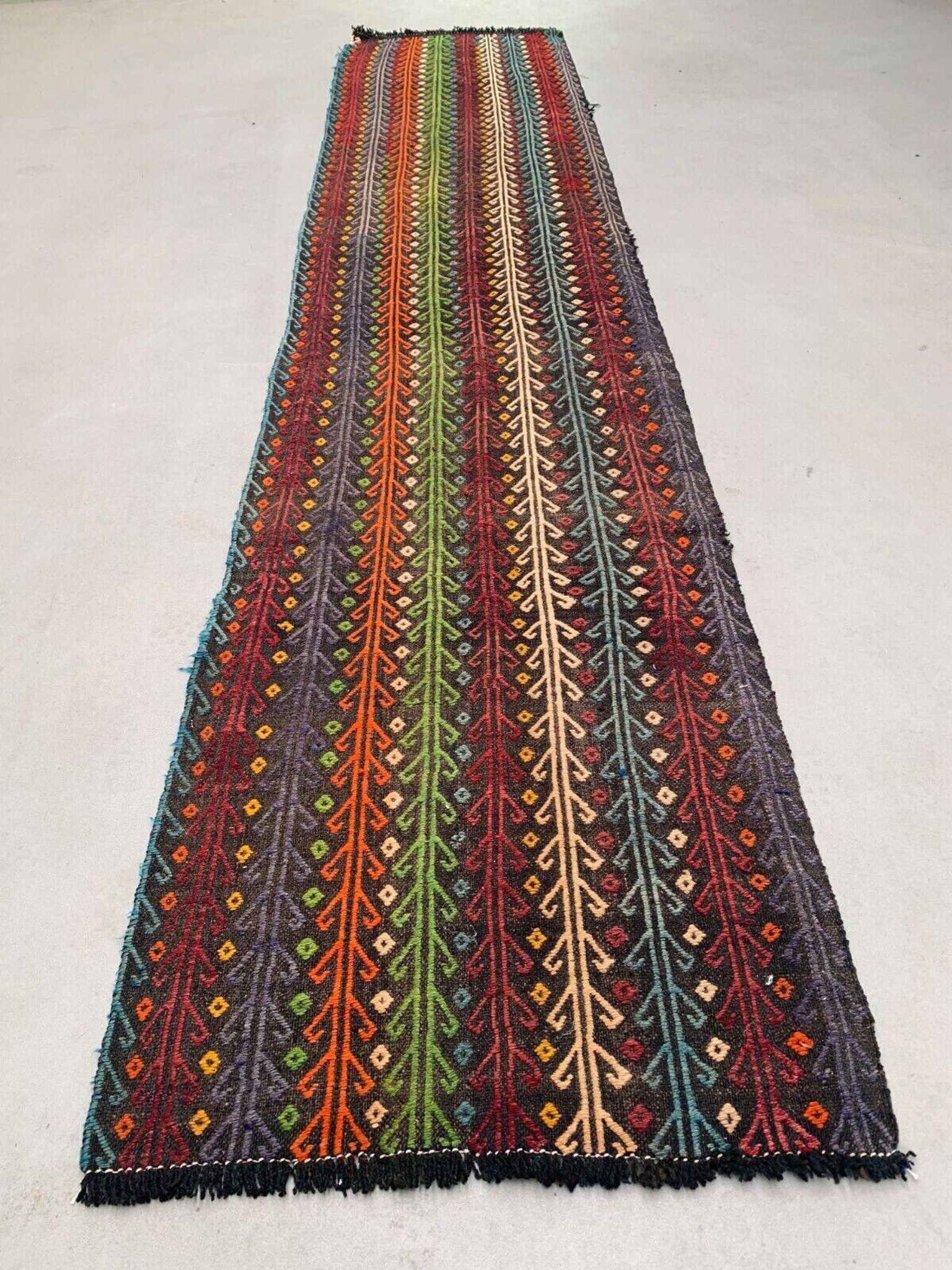 Old Turkish kilim runner 377x77 cm, shabby, vintage kelim red black 2492
