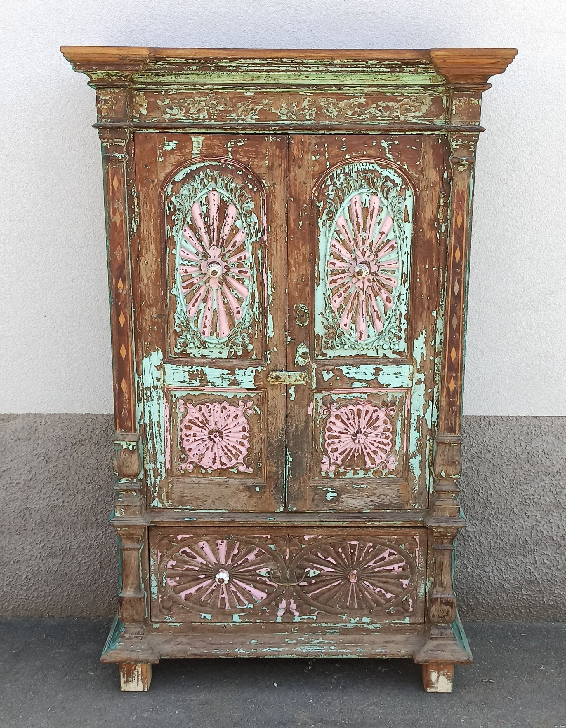 Old wooden cabinet - 2 doors and 1 drawer