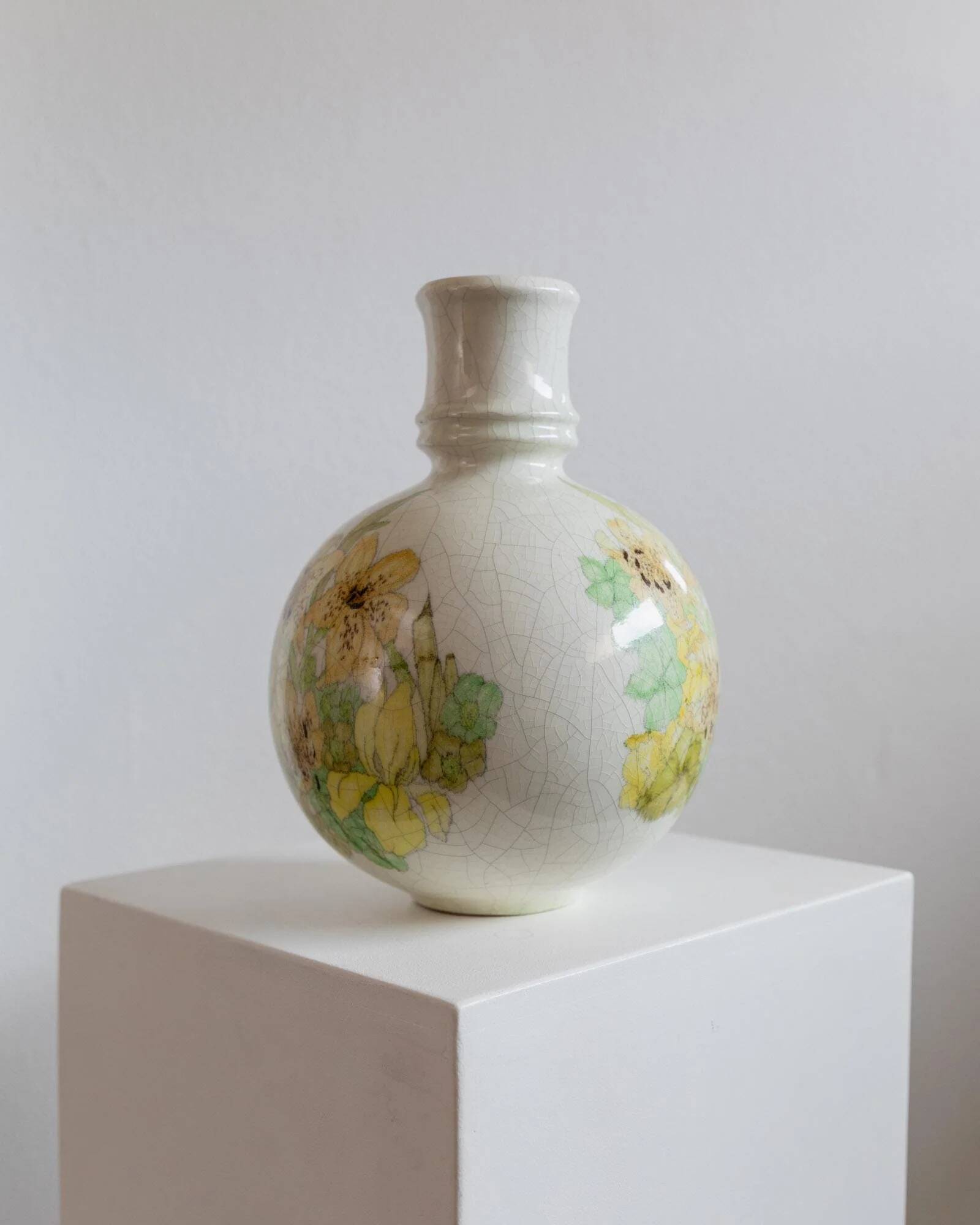 Vase en céramique vintage des années 1960, Ernestine (Italie), décor floral vert et jaune, émail craquelé