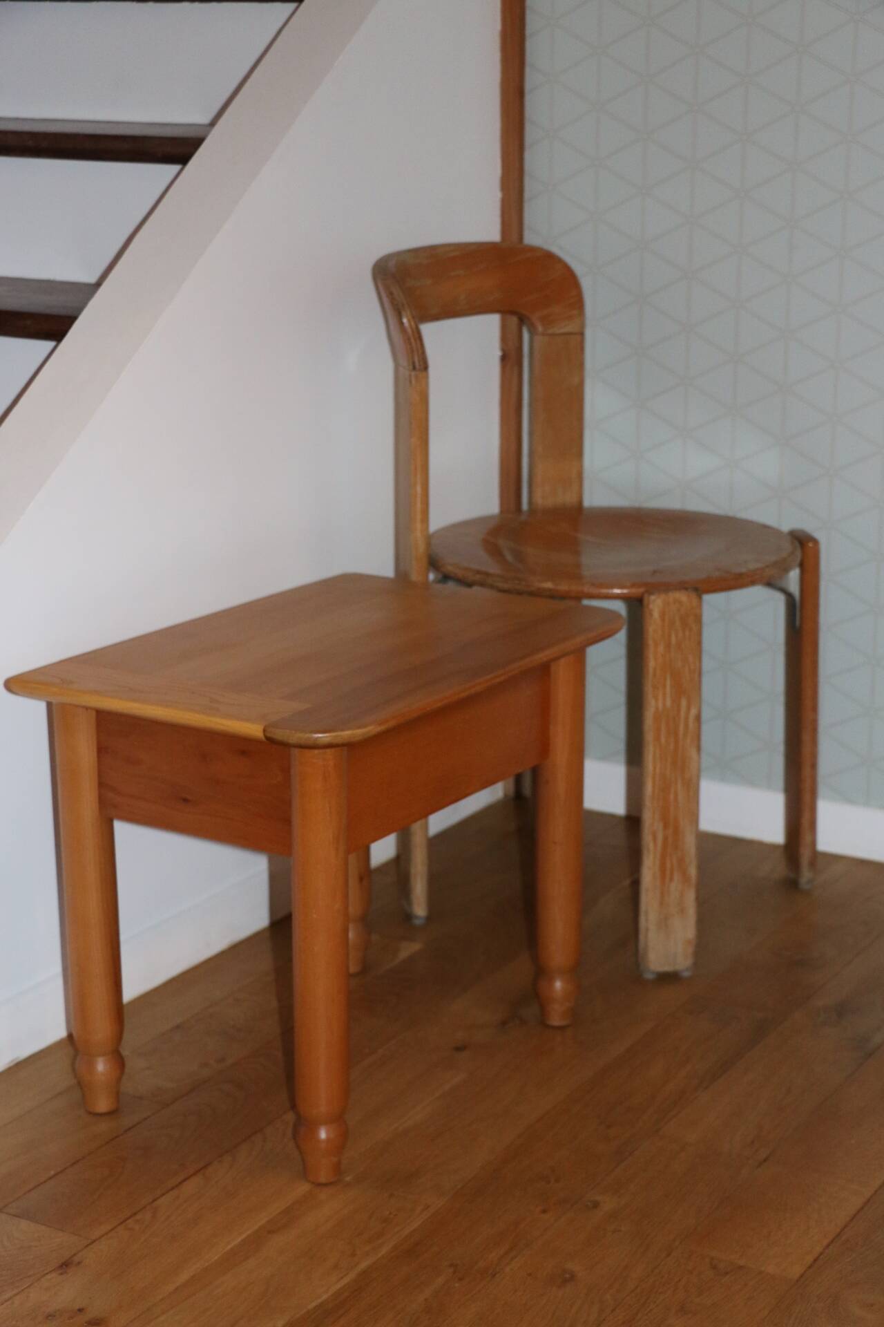 Pair of bedside tables with drawers in solid elm