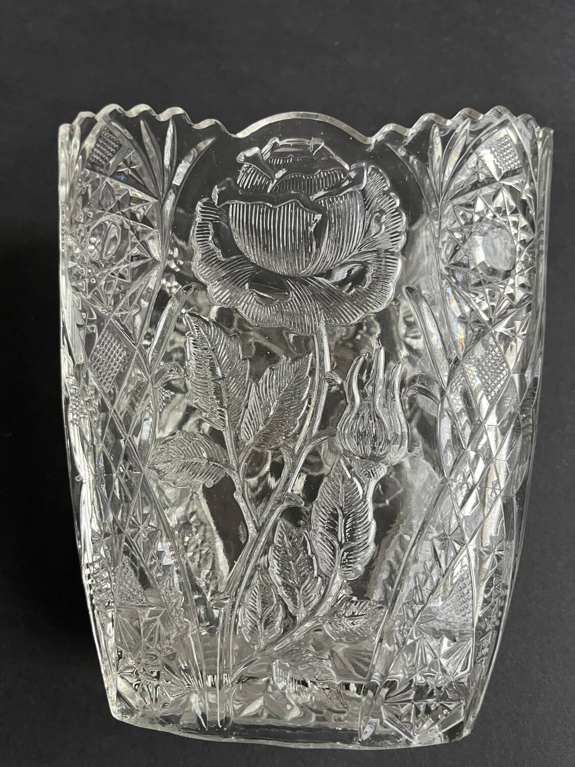 Vase vintage en verre moulé