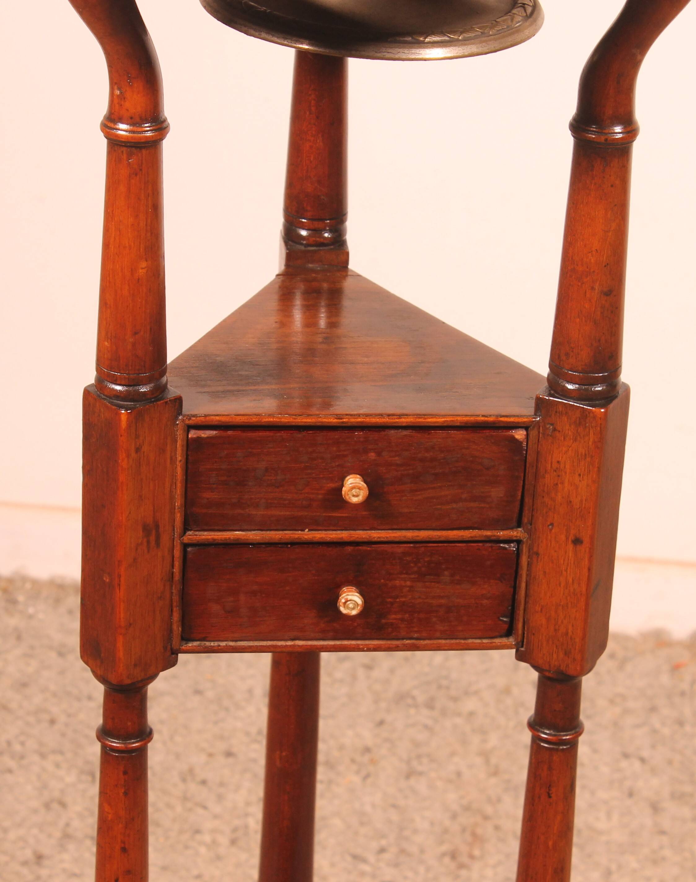 18th century mahogany barber's or pocket emptier