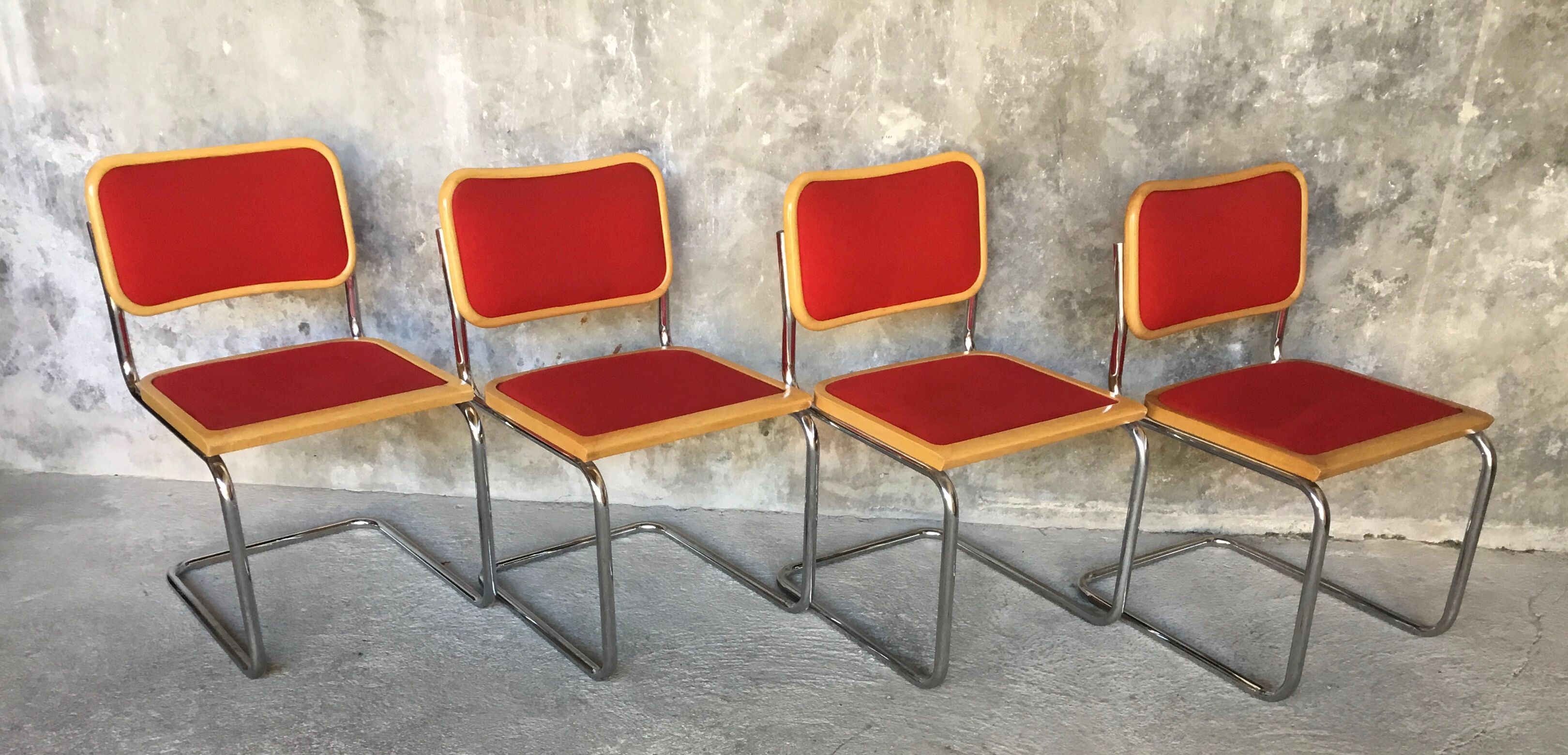 Chaise Cesca modèle B32 par Marcel Breuer, bois et velours rouge - 1970