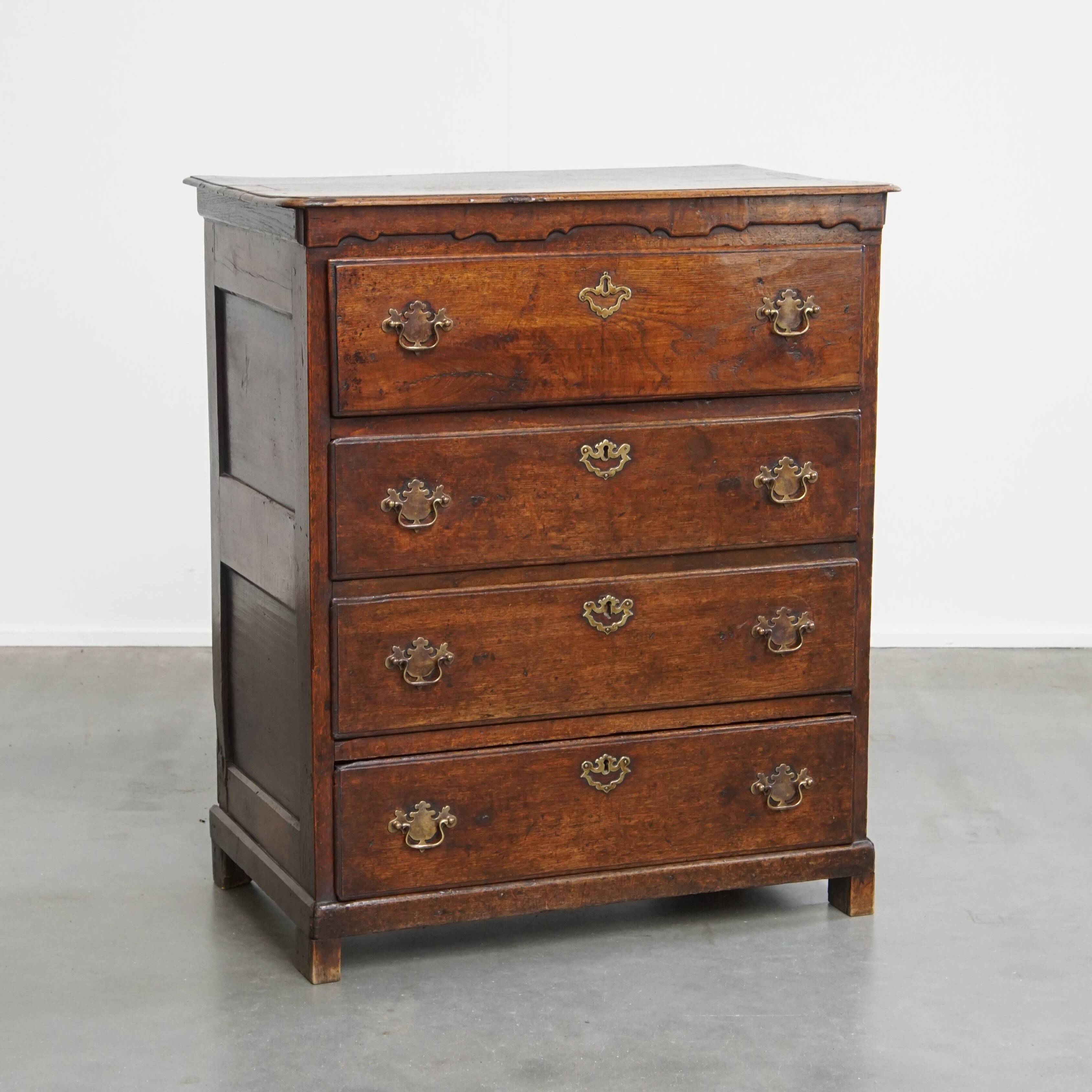 Antique English 18th Century Chest of Drawers with 5 Drawers