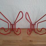 Pair of hooks in red metal