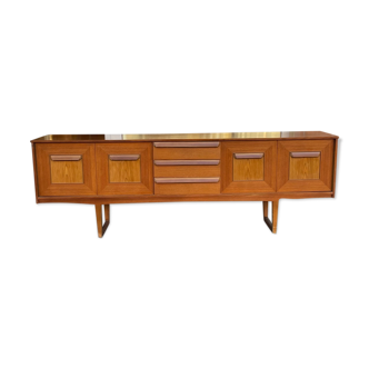 Atypical teak row of the 60s