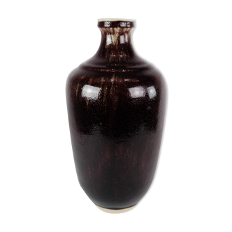 Ceramic vase with bordeaux glase by the artist Henning Nilsson for Häganäs in 1987