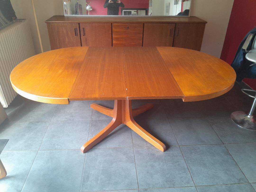 Round wooden table with 2 extensions, table with central star leg