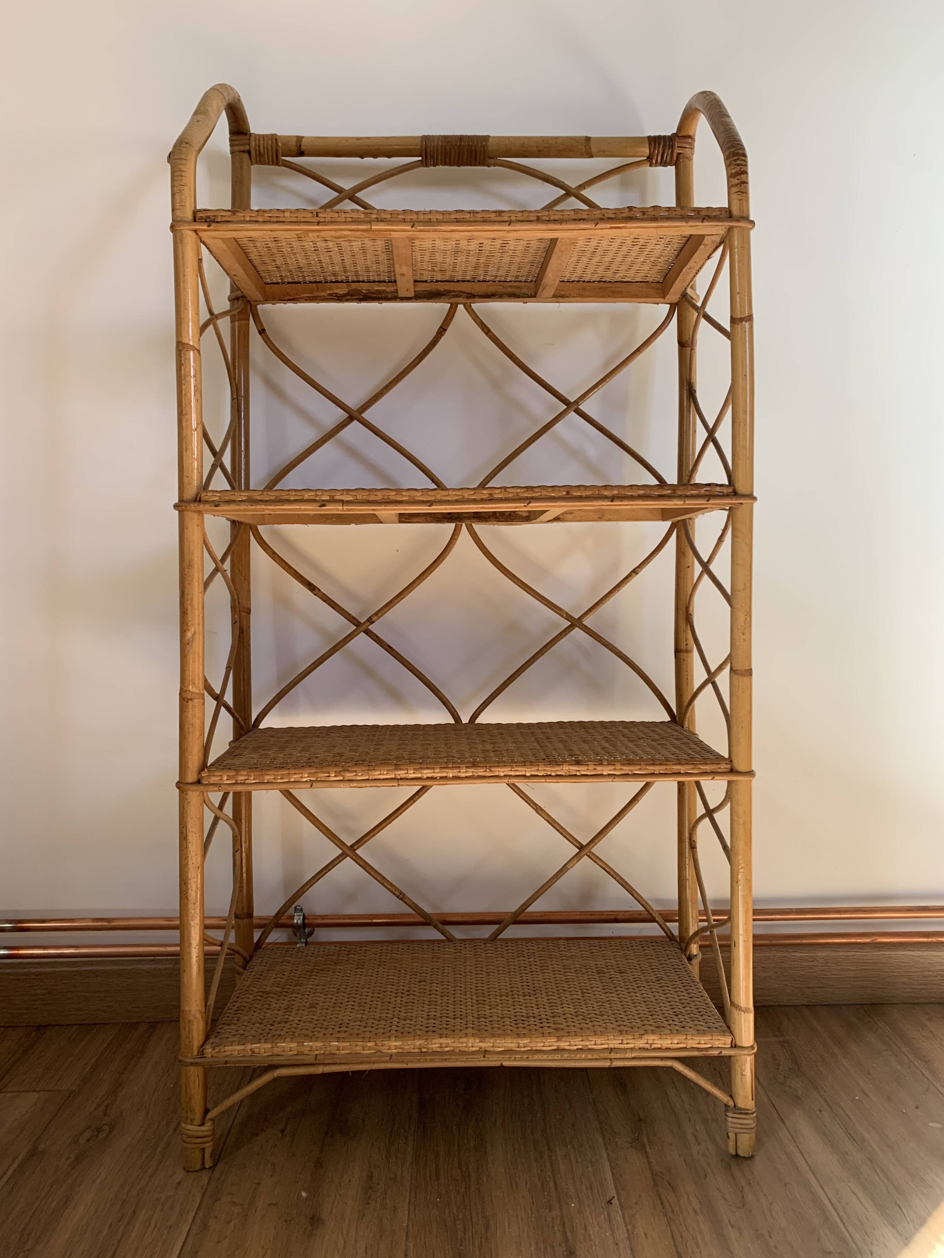 Etagère en rotin