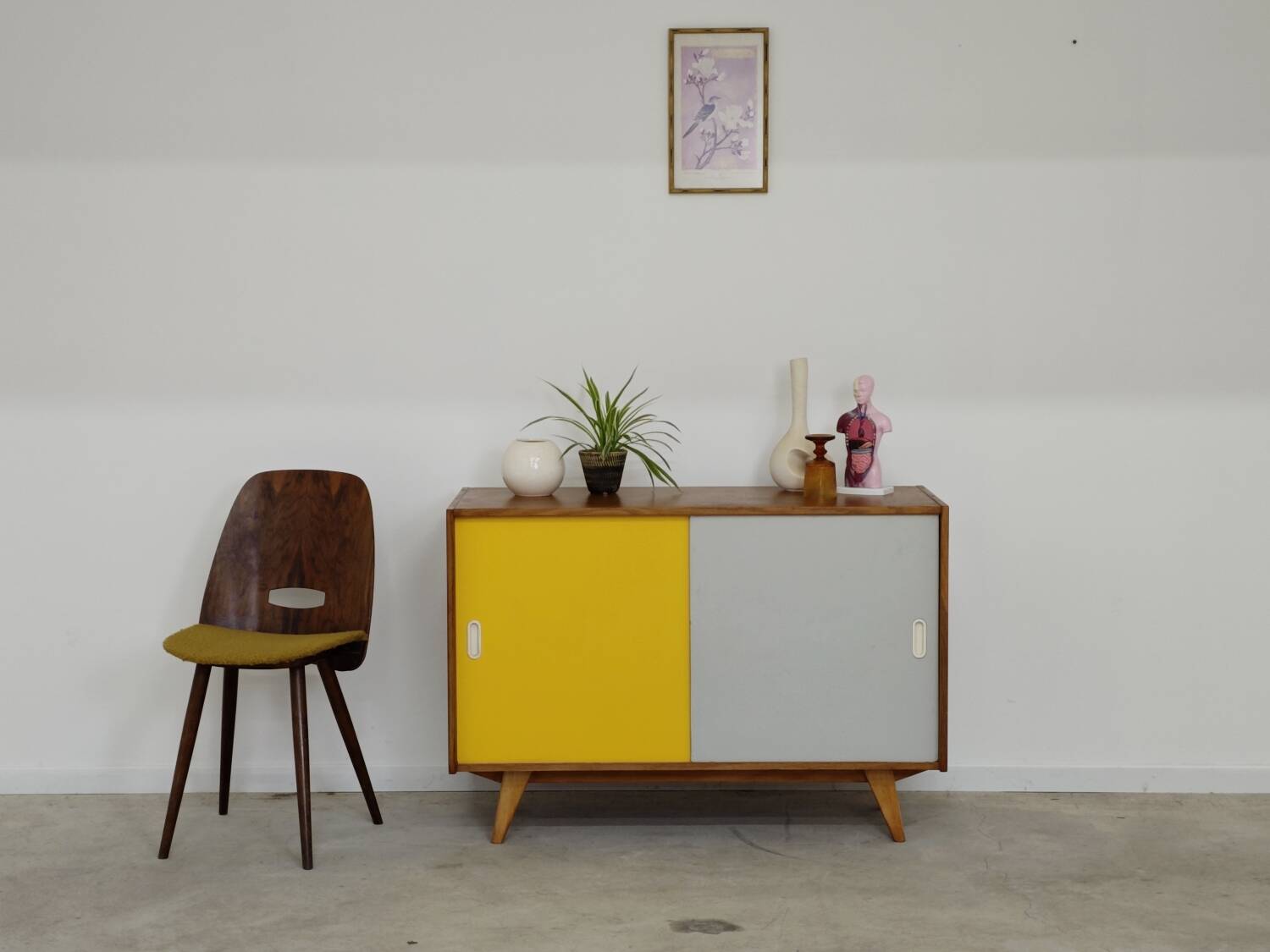 Buffet U-452 jaune et gris par Jiri Jiroutek pour Interier Praha 1960