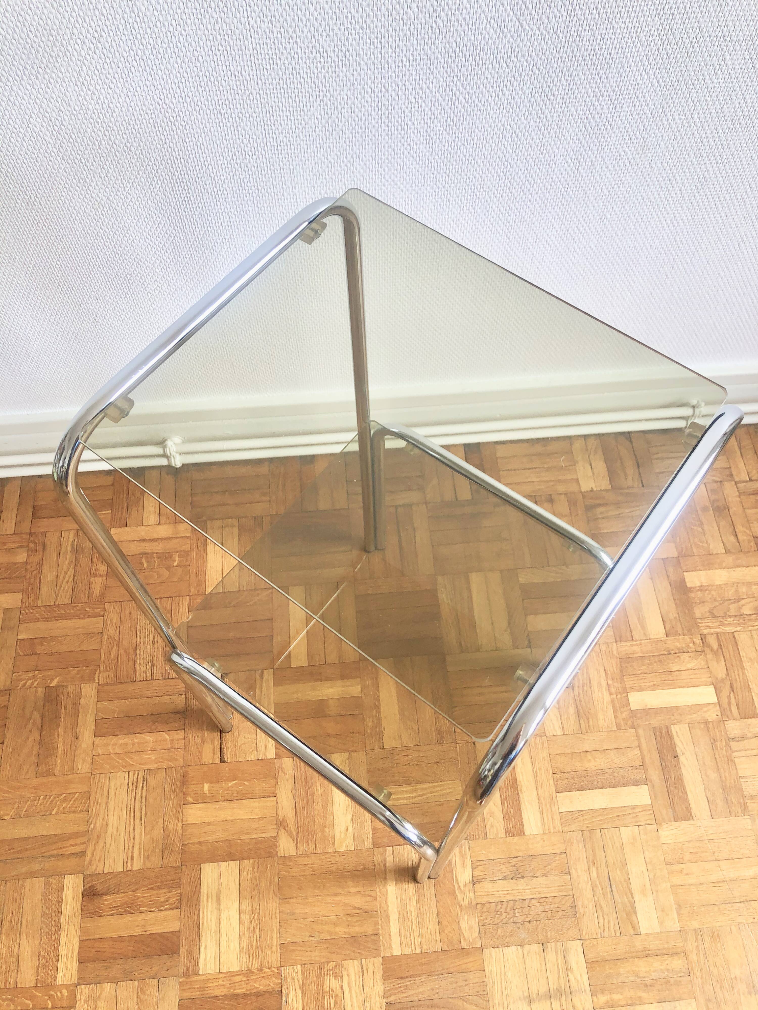 Two-tray console in glass and chrome metal