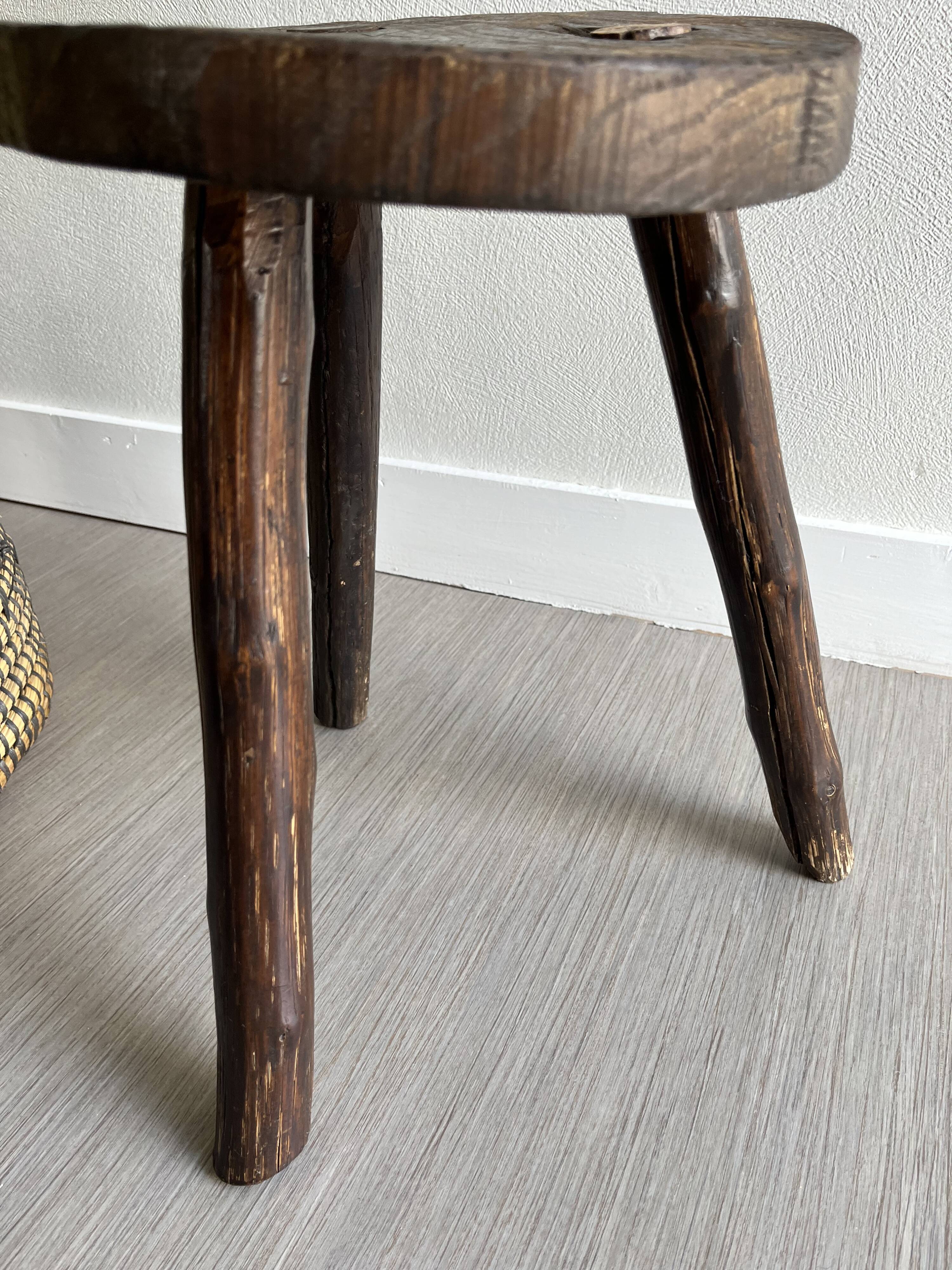 Tabouret tripode bois