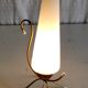 Lampe à poser métal doré et abat-jour opaline blanc – années 50/60