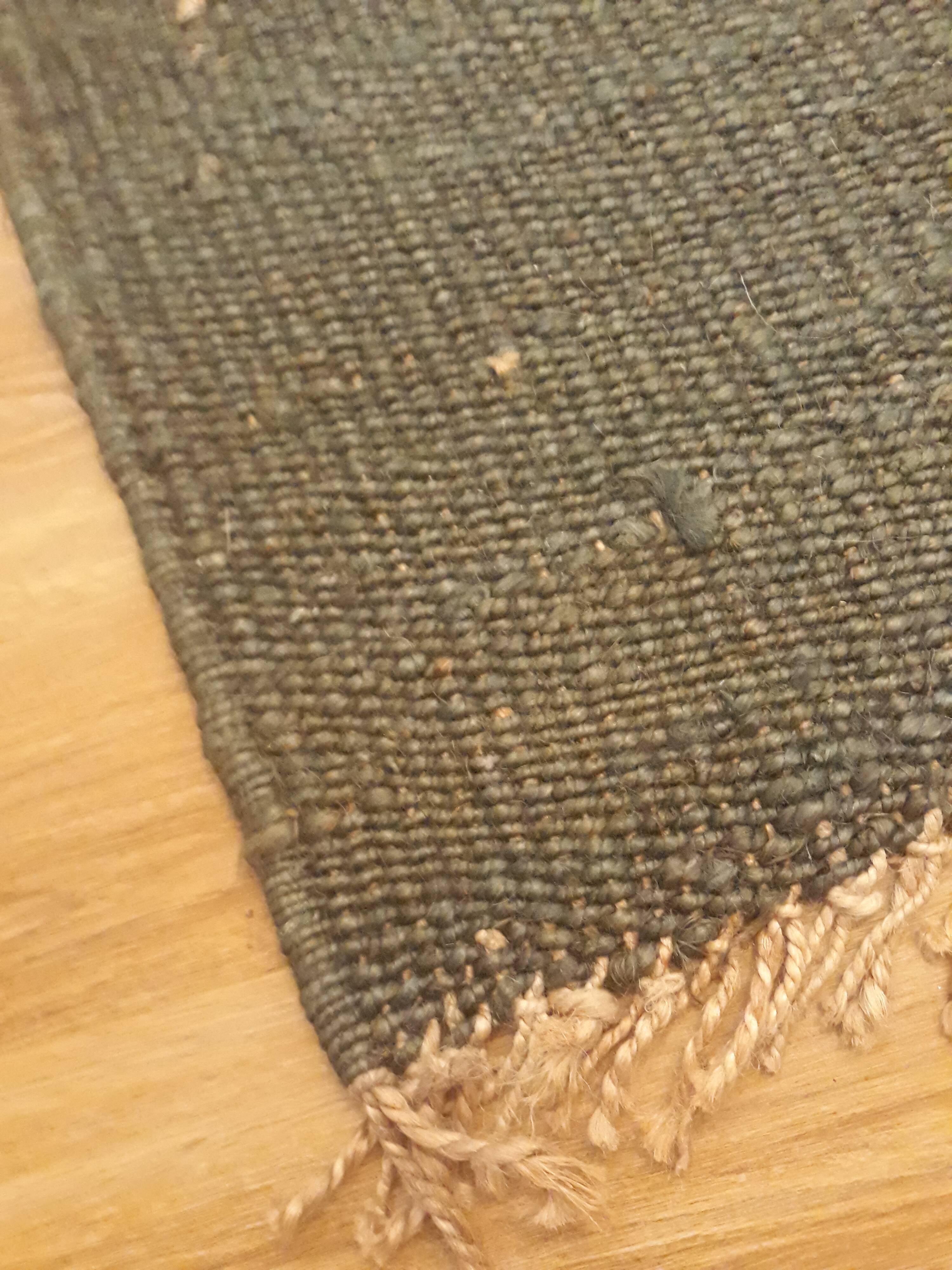 Tapis ethnique en fibres naturelles teint
