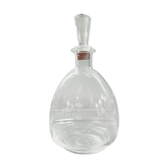 Round carafe in chiseled glass