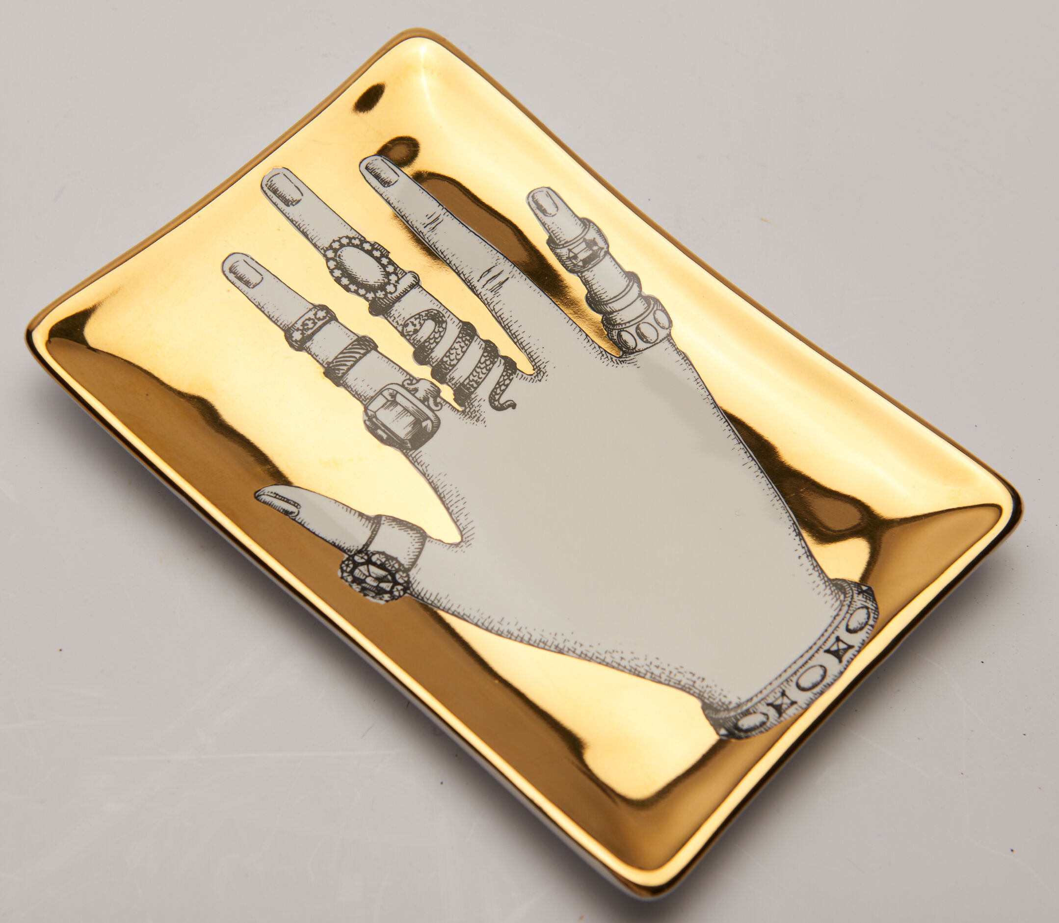 Empty pocket "ringed hand" in fornasetti porcelain
