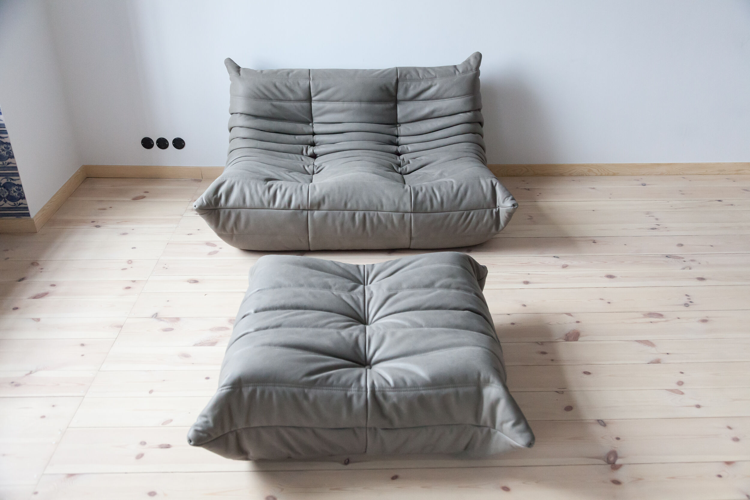 Togo armchair and pouf model designed by Michel Ducaroy 1973