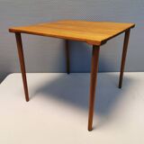 Side table in solid teak with removable legs. Model FD544, by Edvard Kindt-Larsen for France and son