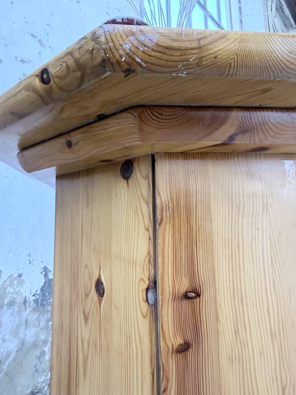 Hexagonal console table guéridon Regain pine 1970