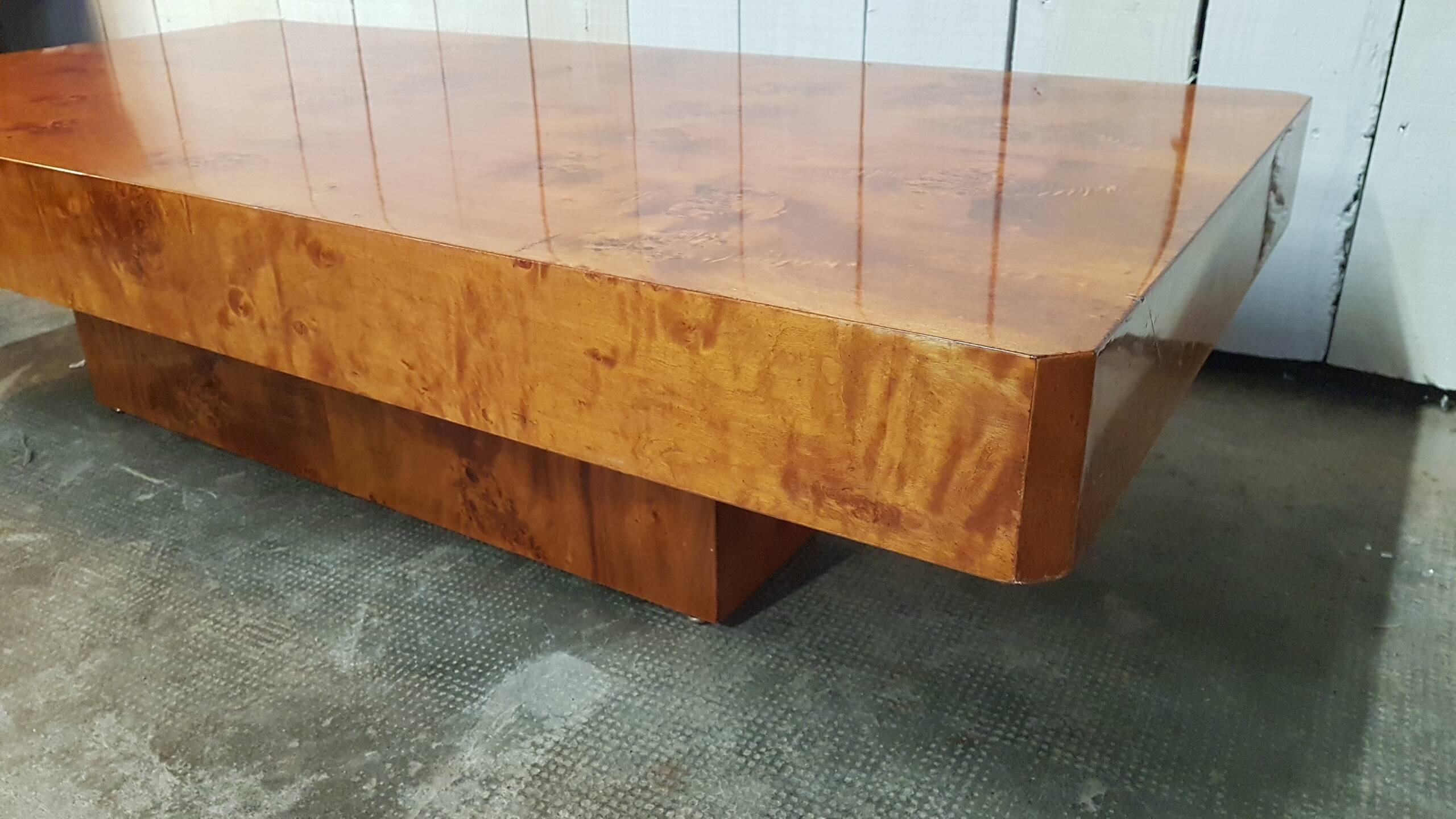 Coffee table from the 70s, elm magnifying glass veneer