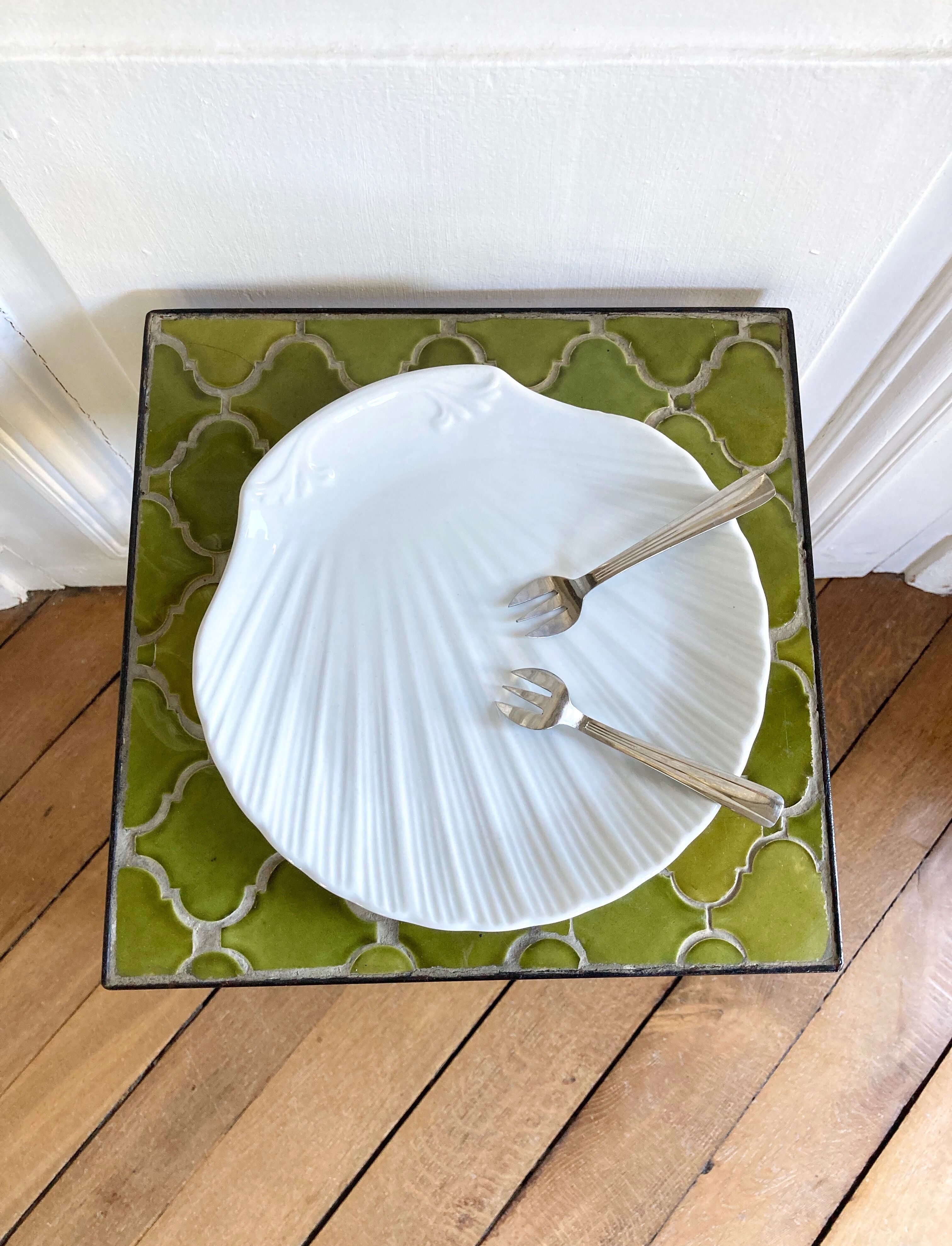 Porcelain scallop dish