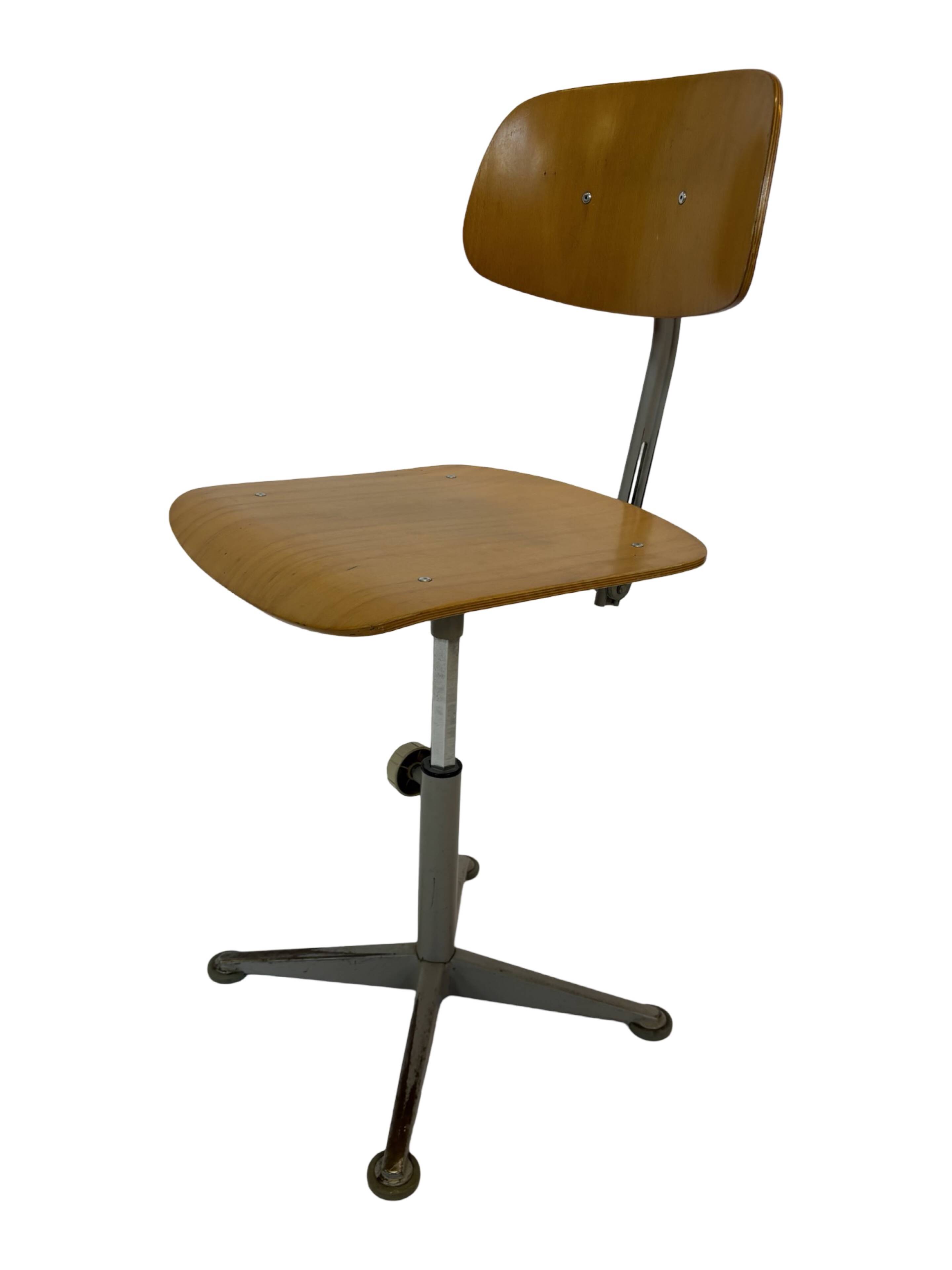Vintage Friso Kramer work chair from Ahrend de Cirkel dutch design